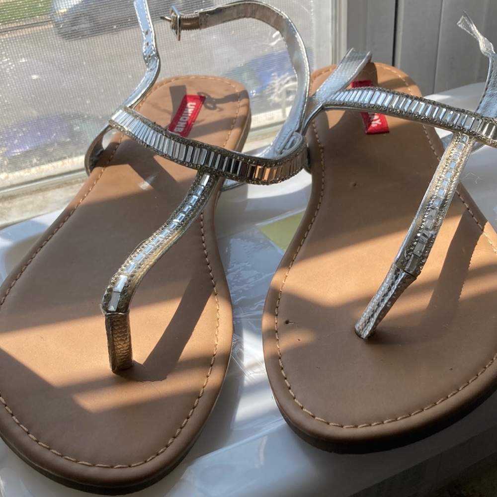 Women flat sandals with rhinestones